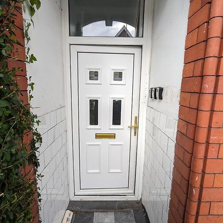 Inner-City Apartments - Basic Amenites Cardiff Dış mekan fotoğraf