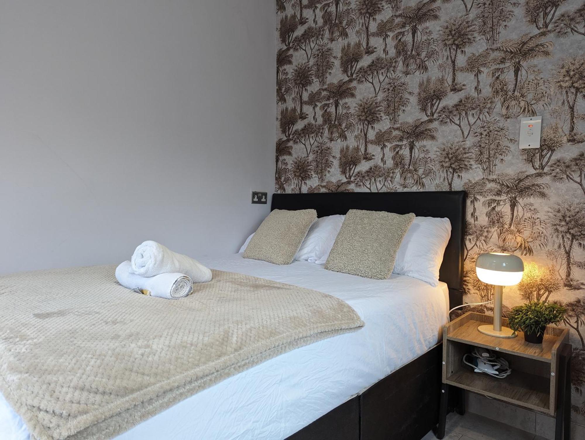 Inner-City Apartments - Basic Amenites Cardiff Dış mekan fotoğraf