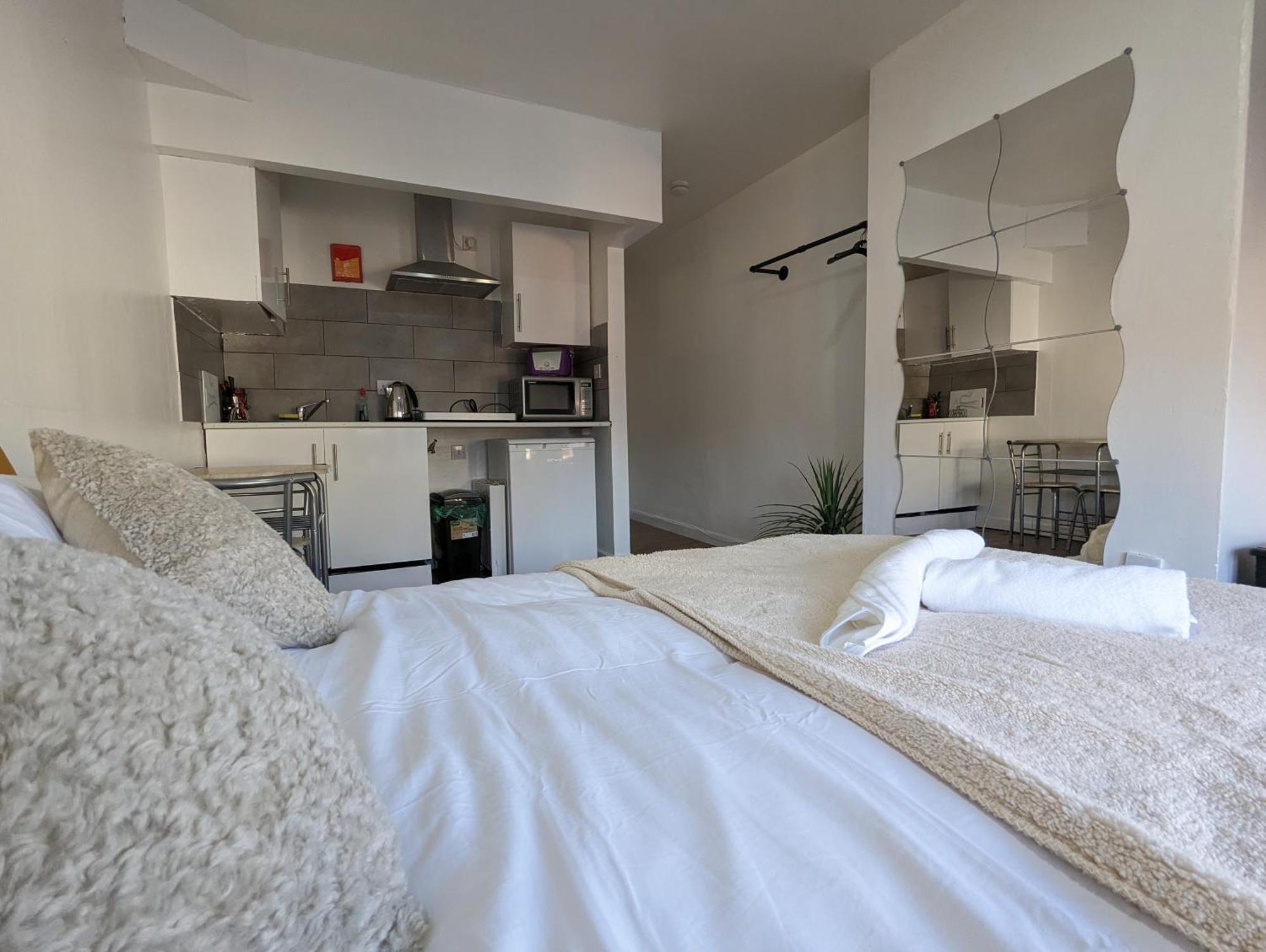 Inner-City Apartments - Basic Amenites Cardiff Dış mekan fotoğraf