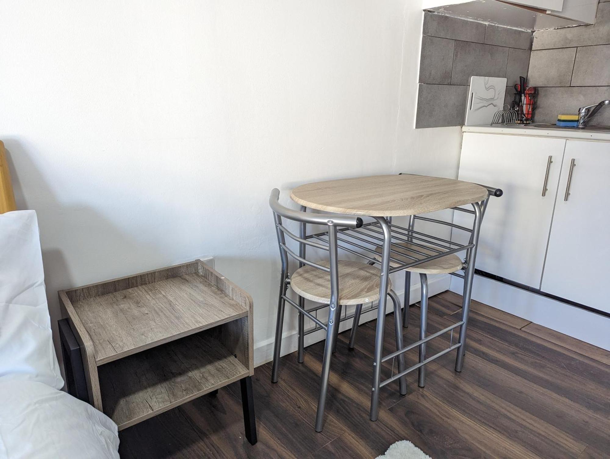 Inner-City Apartments - Basic Amenites Cardiff Dış mekan fotoğraf