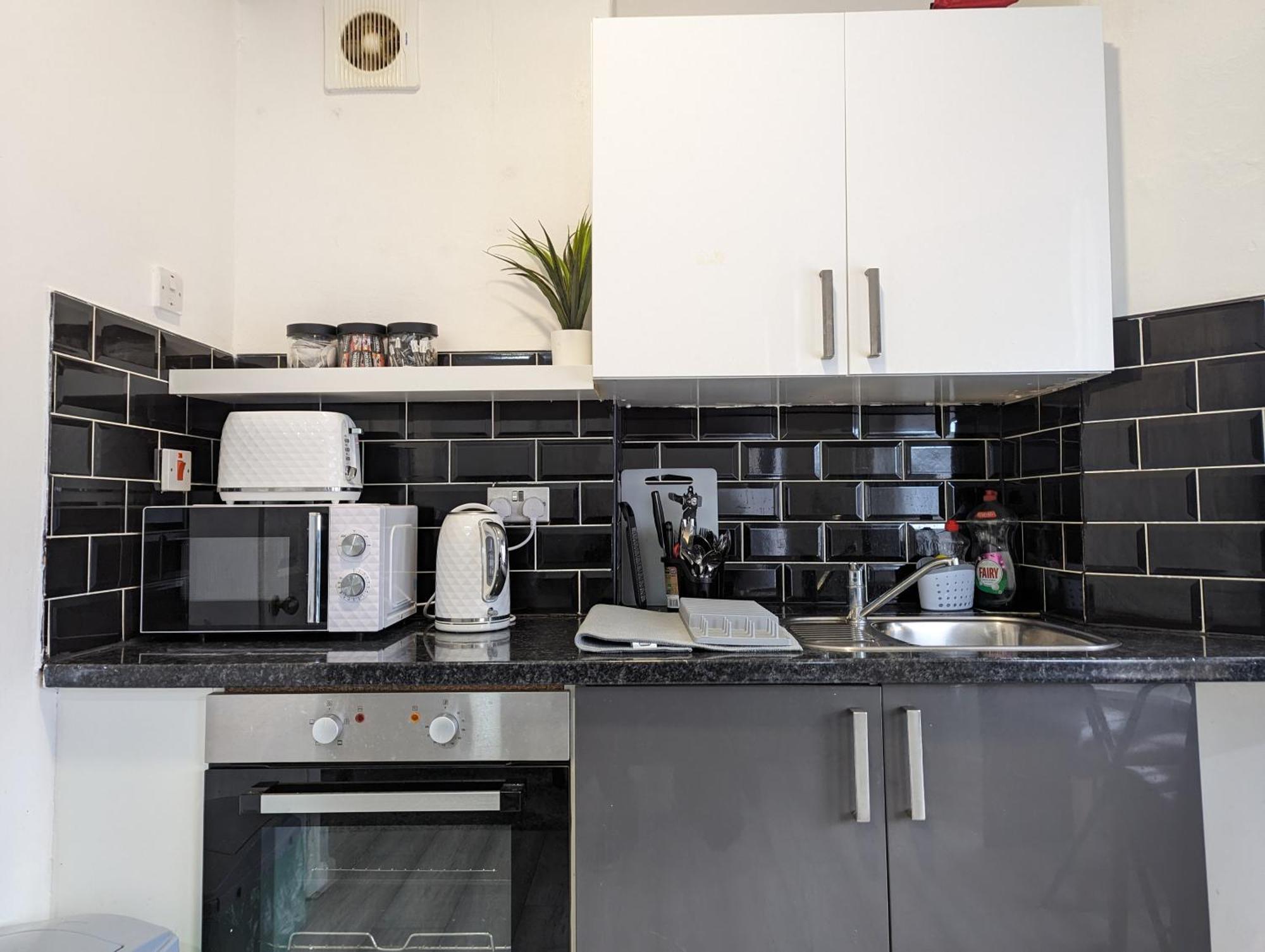 Inner-City Apartments - Basic Amenites Cardiff Dış mekan fotoğraf