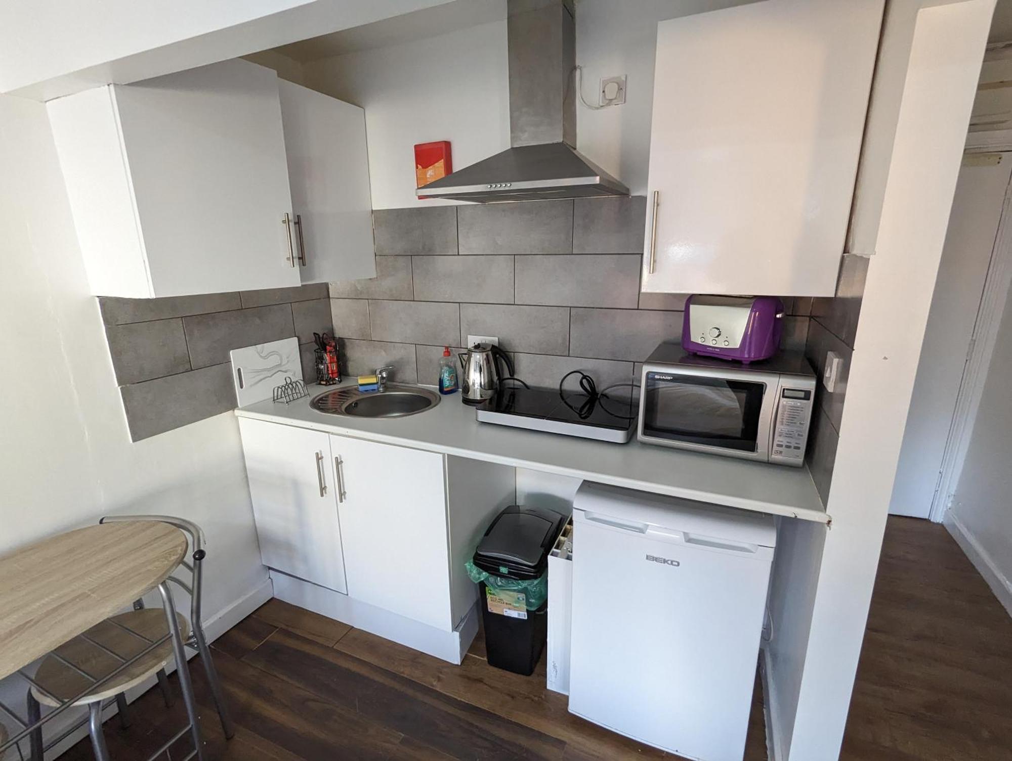 Inner-City Apartments - Basic Amenites Cardiff Dış mekan fotoğraf