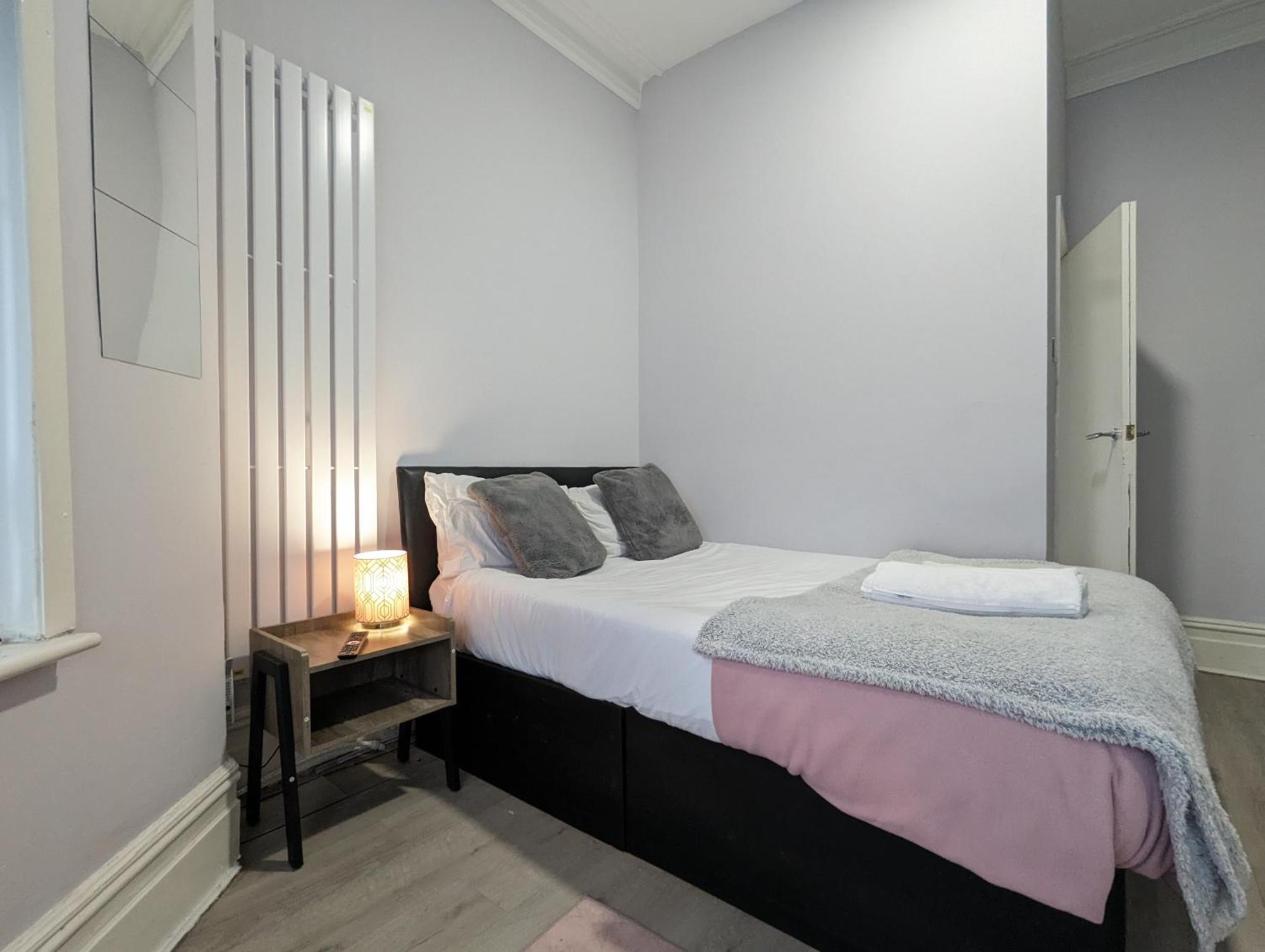 Inner-City Apartments - Basic Amenites Cardiff Dış mekan fotoğraf