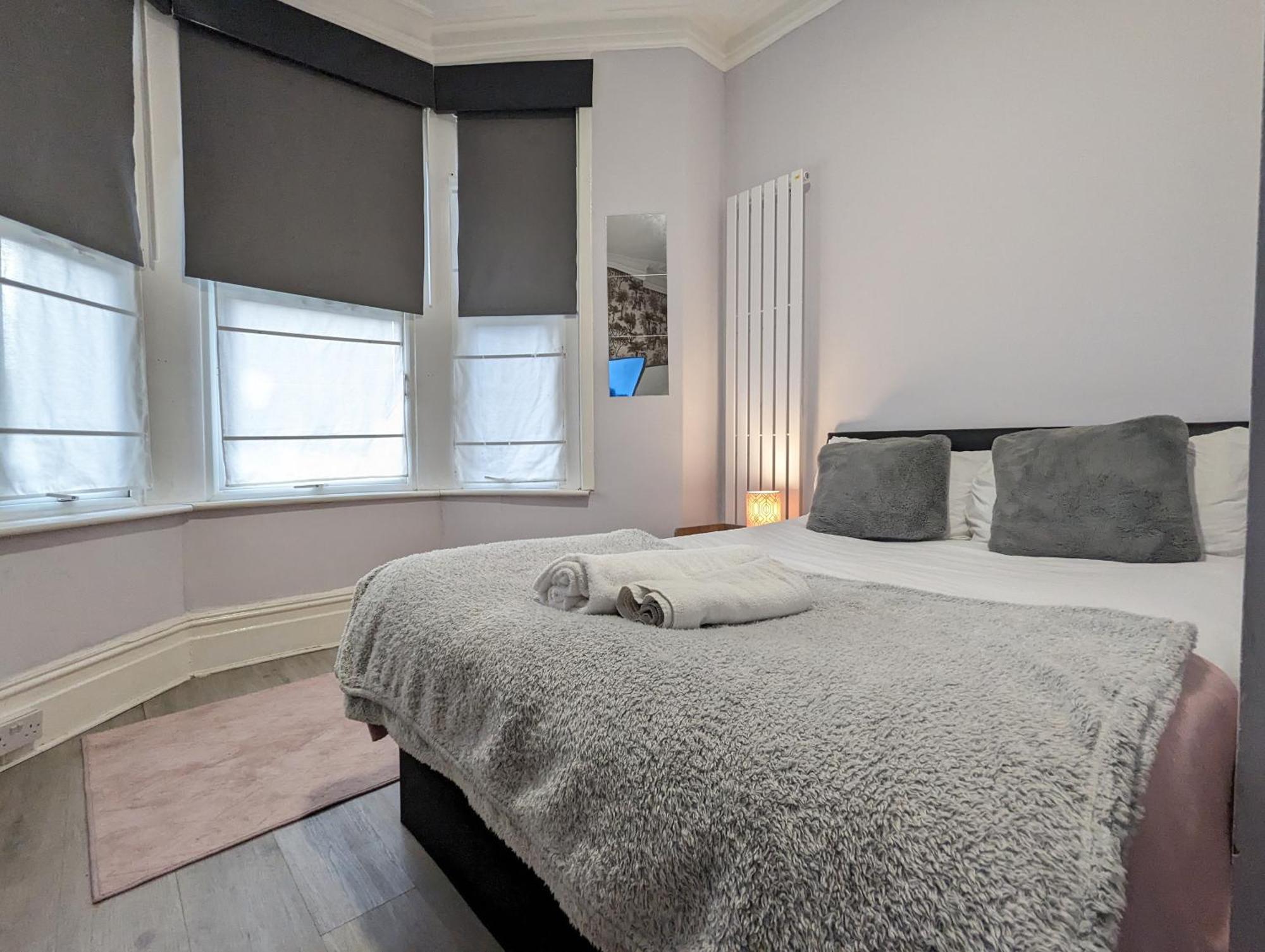 Inner-City Apartments - Basic Amenites Cardiff Dış mekan fotoğraf