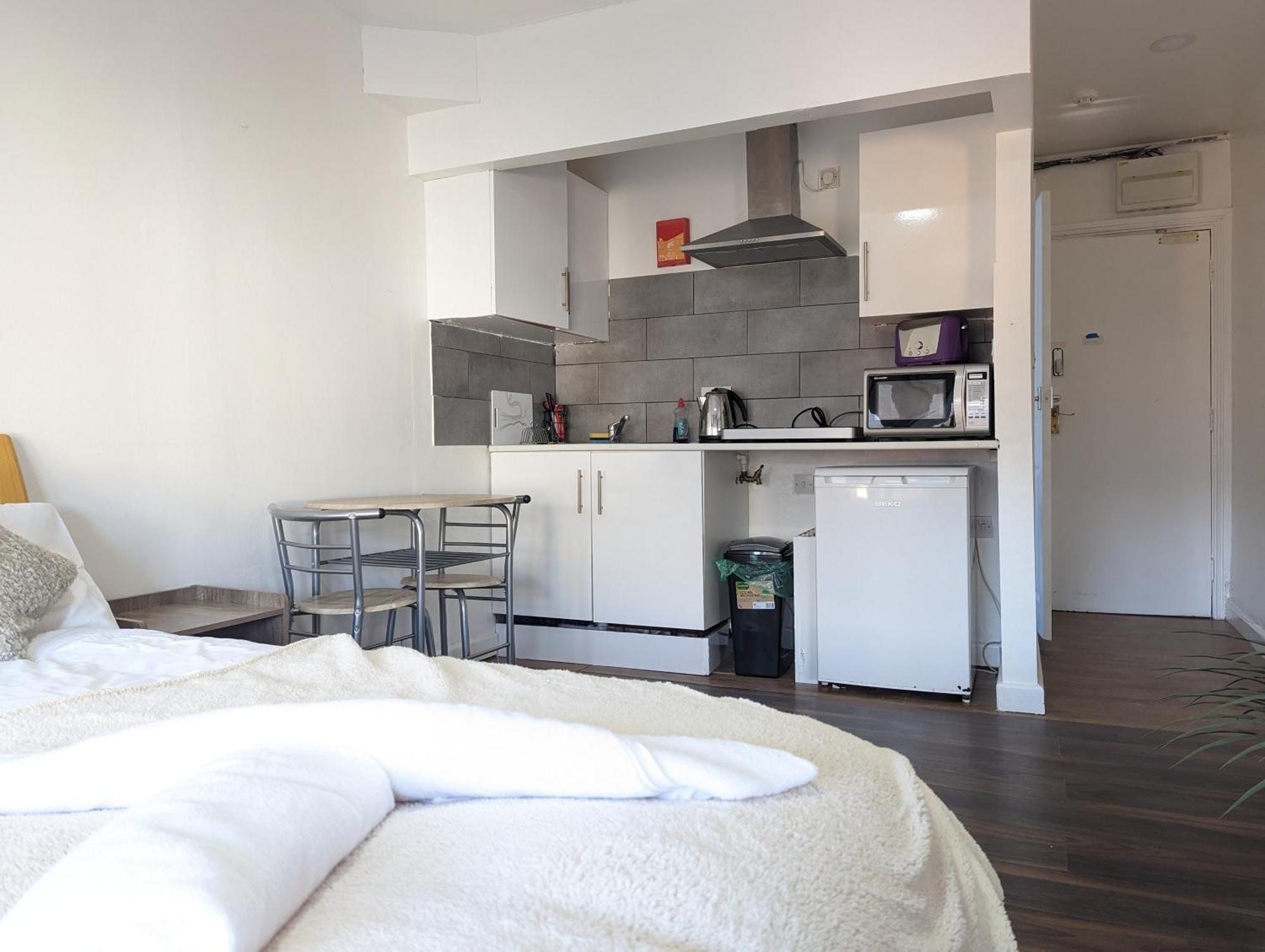 Inner-City Apartments - Basic Amenites Cardiff Dış mekan fotoğraf