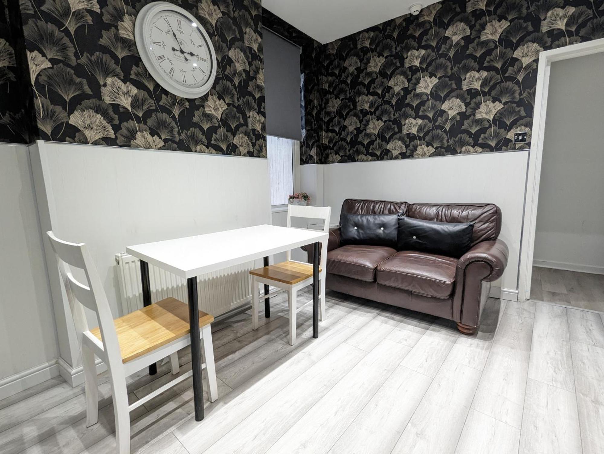 Inner-City Apartments - Basic Amenites Cardiff Dış mekan fotoğraf