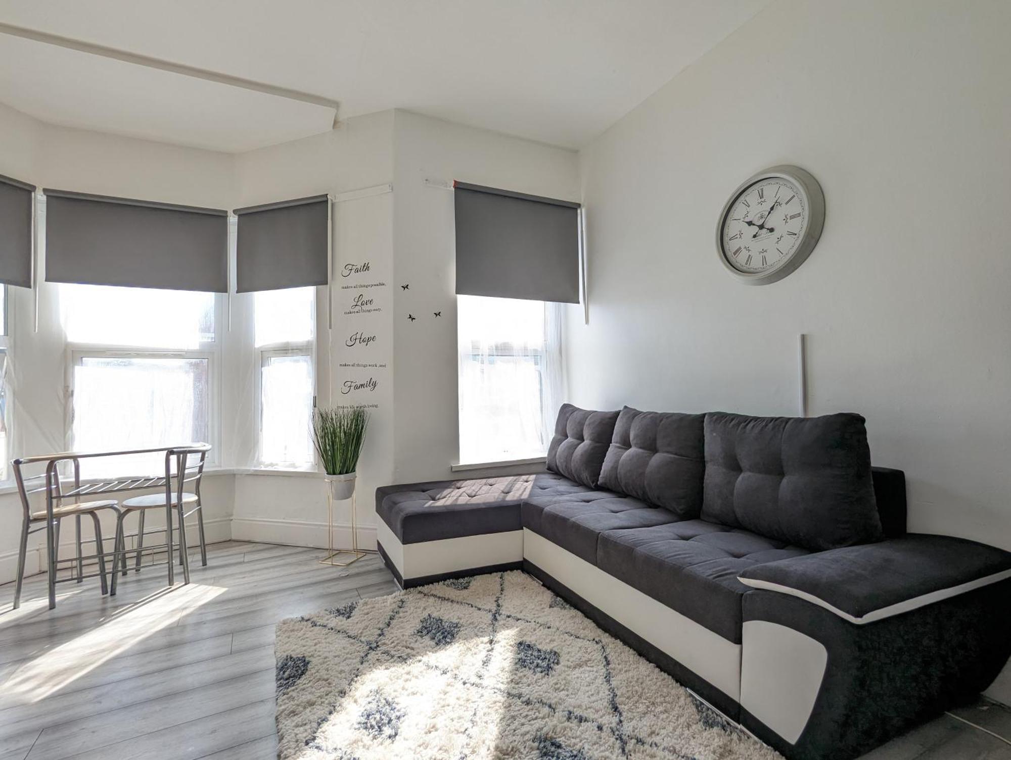 Inner-City Apartments - Basic Amenites Cardiff Dış mekan fotoğraf