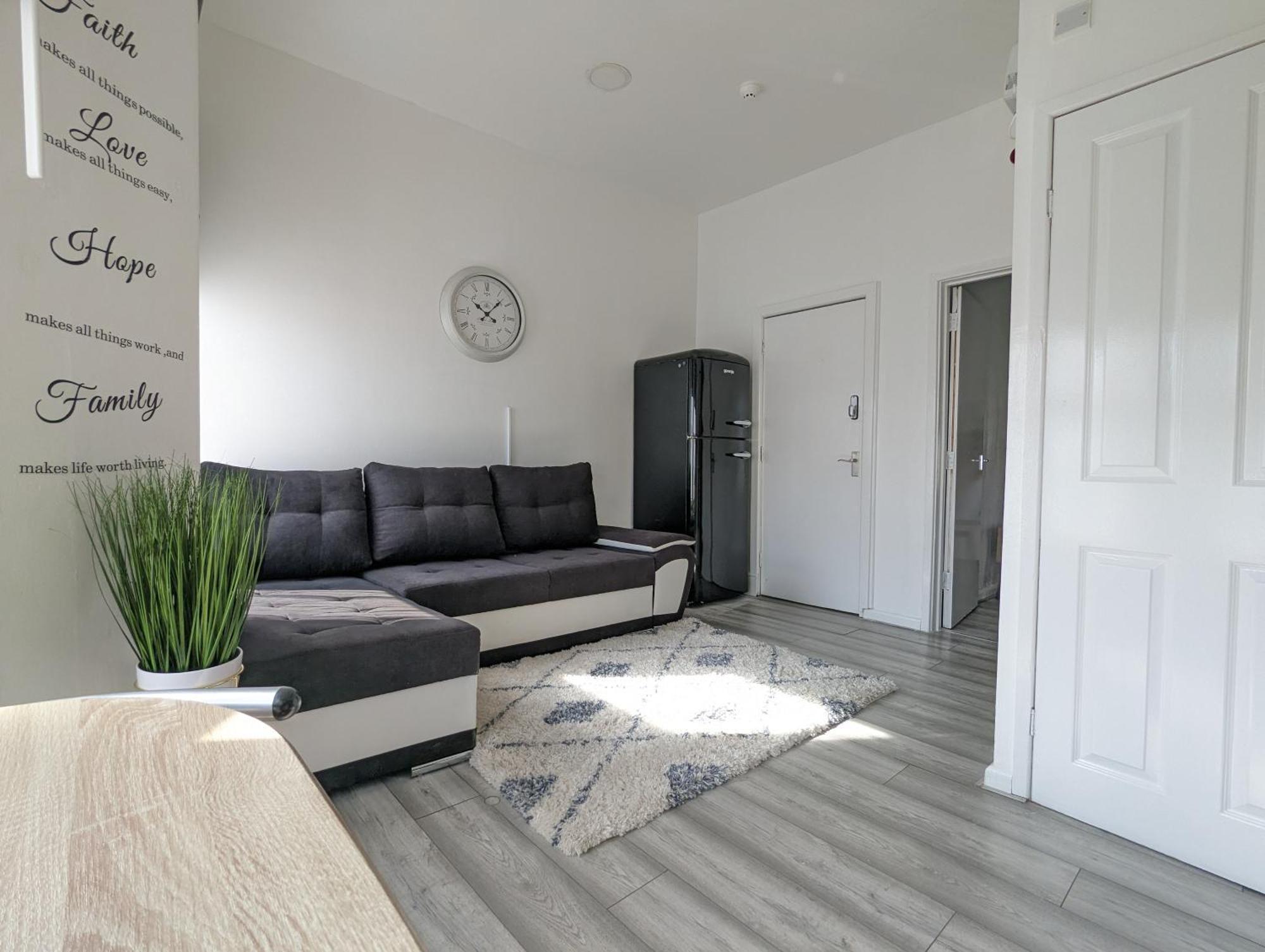 Inner-City Apartments - Basic Amenites Cardiff Dış mekan fotoğraf