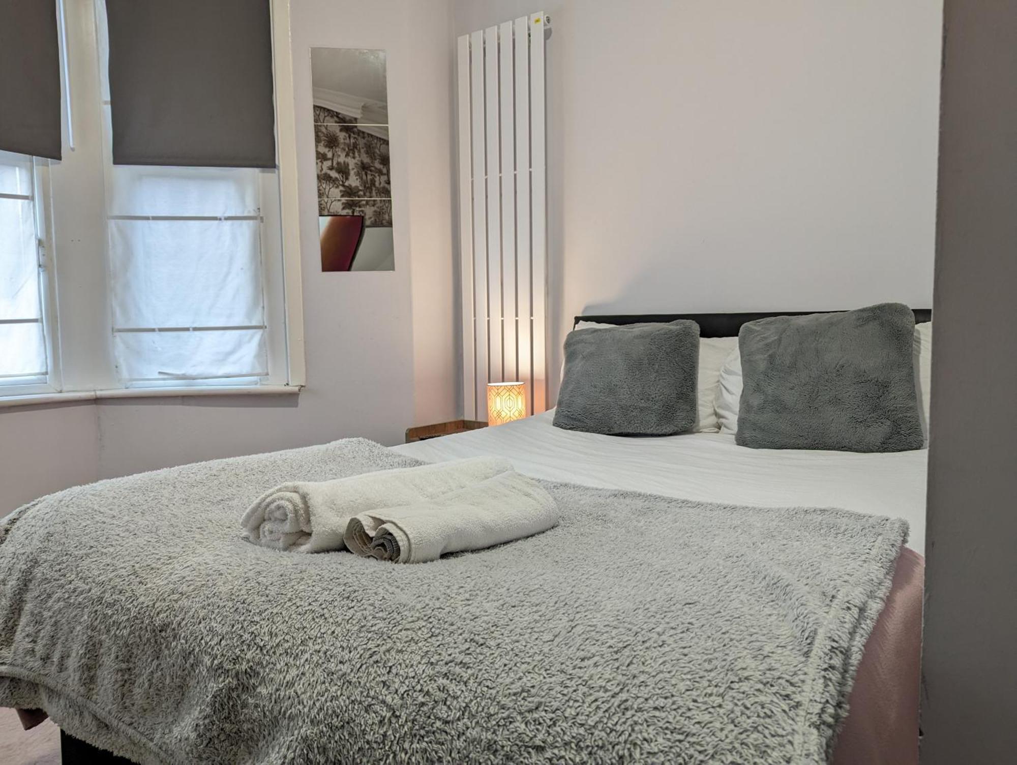 Inner-City Apartments - Basic Amenites Cardiff Dış mekan fotoğraf