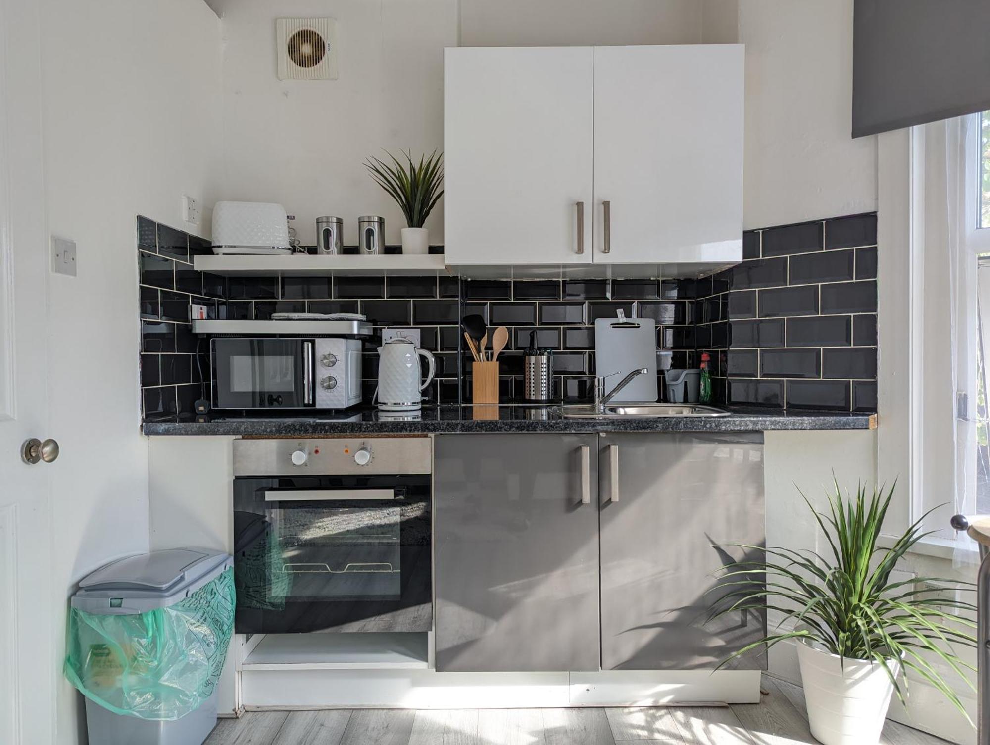 Inner-City Apartments - Basic Amenites Cardiff Dış mekan fotoğraf