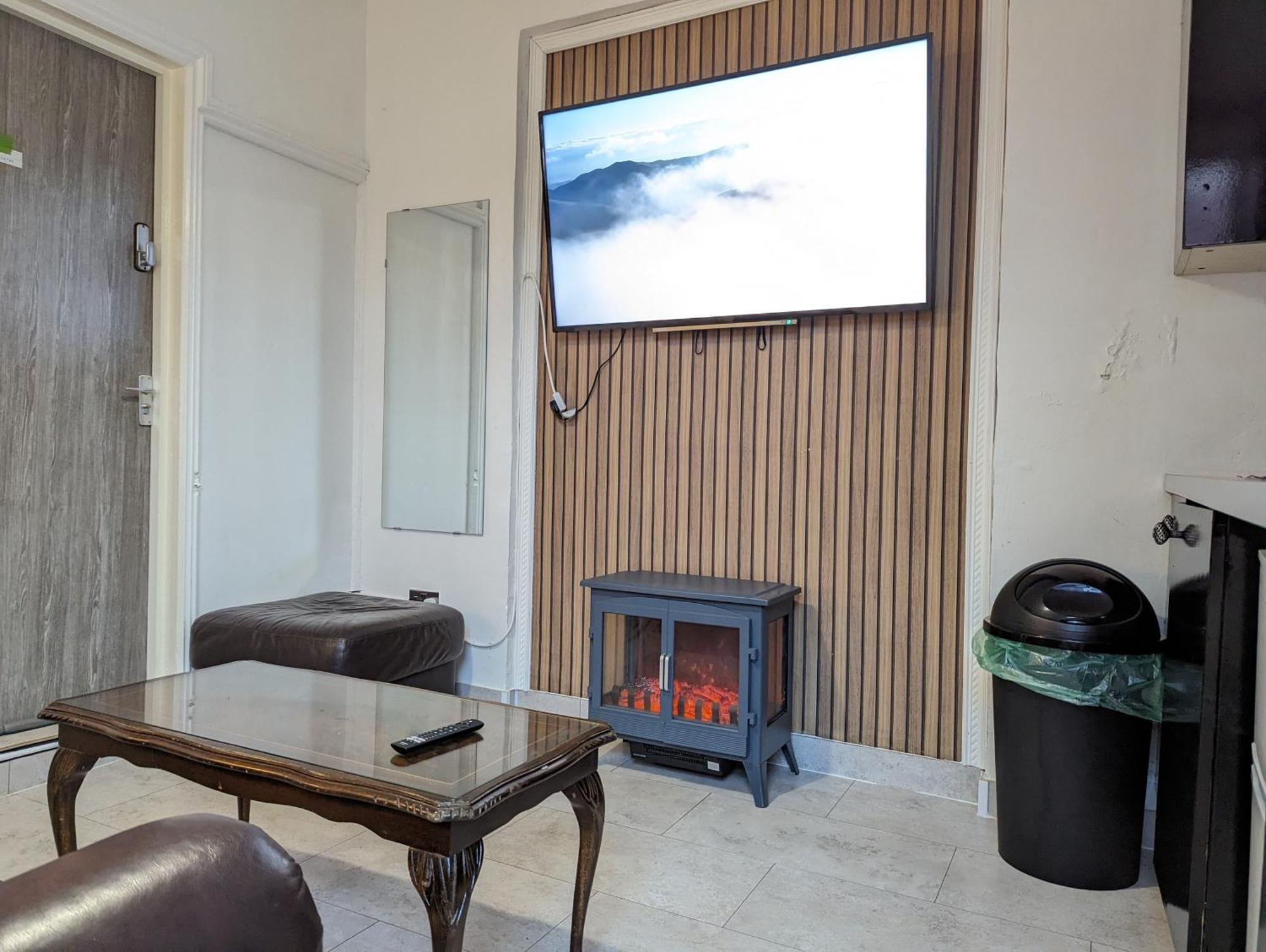 Inner-City Apartments - Basic Amenites Cardiff Dış mekan fotoğraf