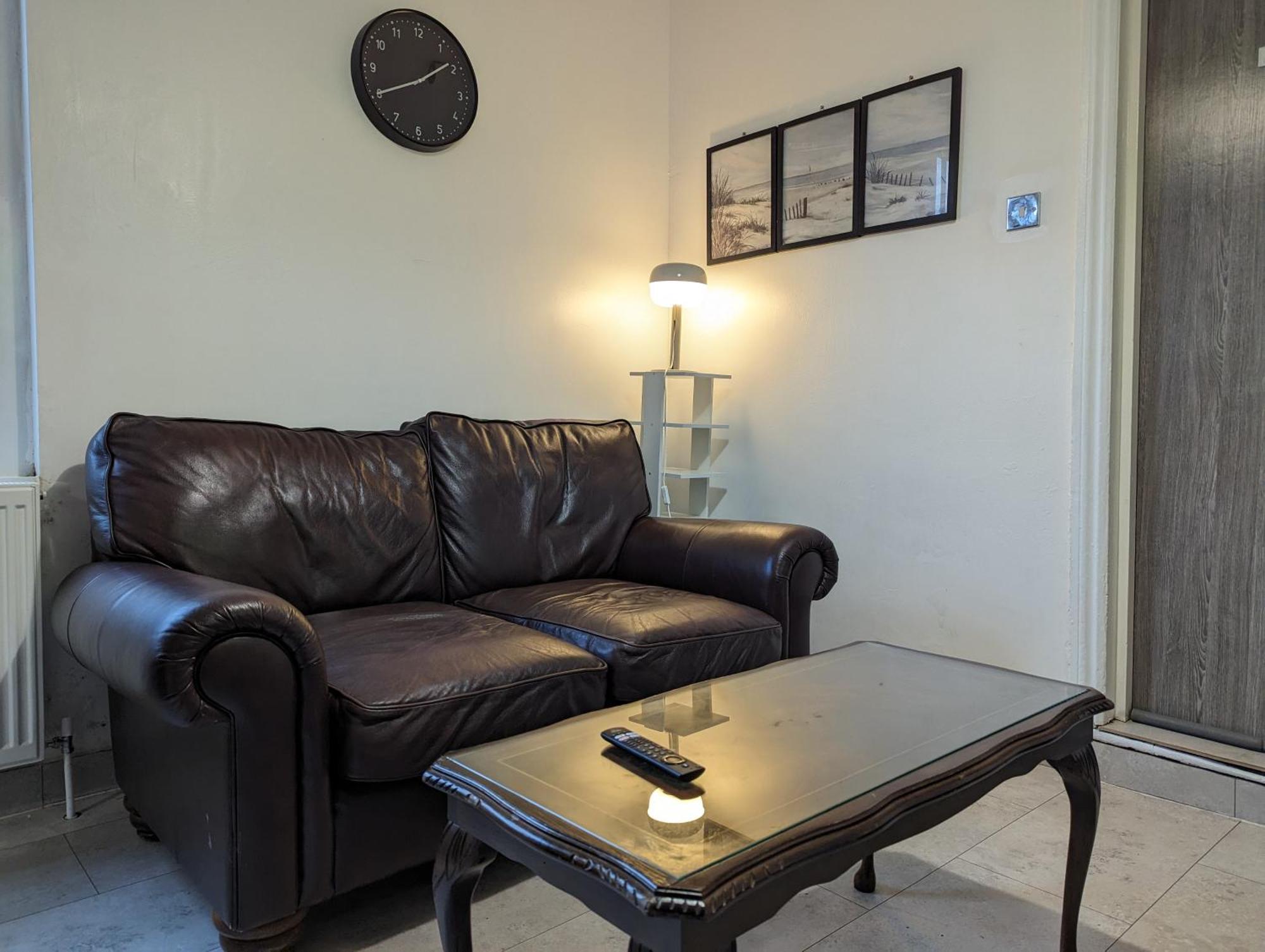 Inner-City Apartments - Basic Amenites Cardiff Dış mekan fotoğraf