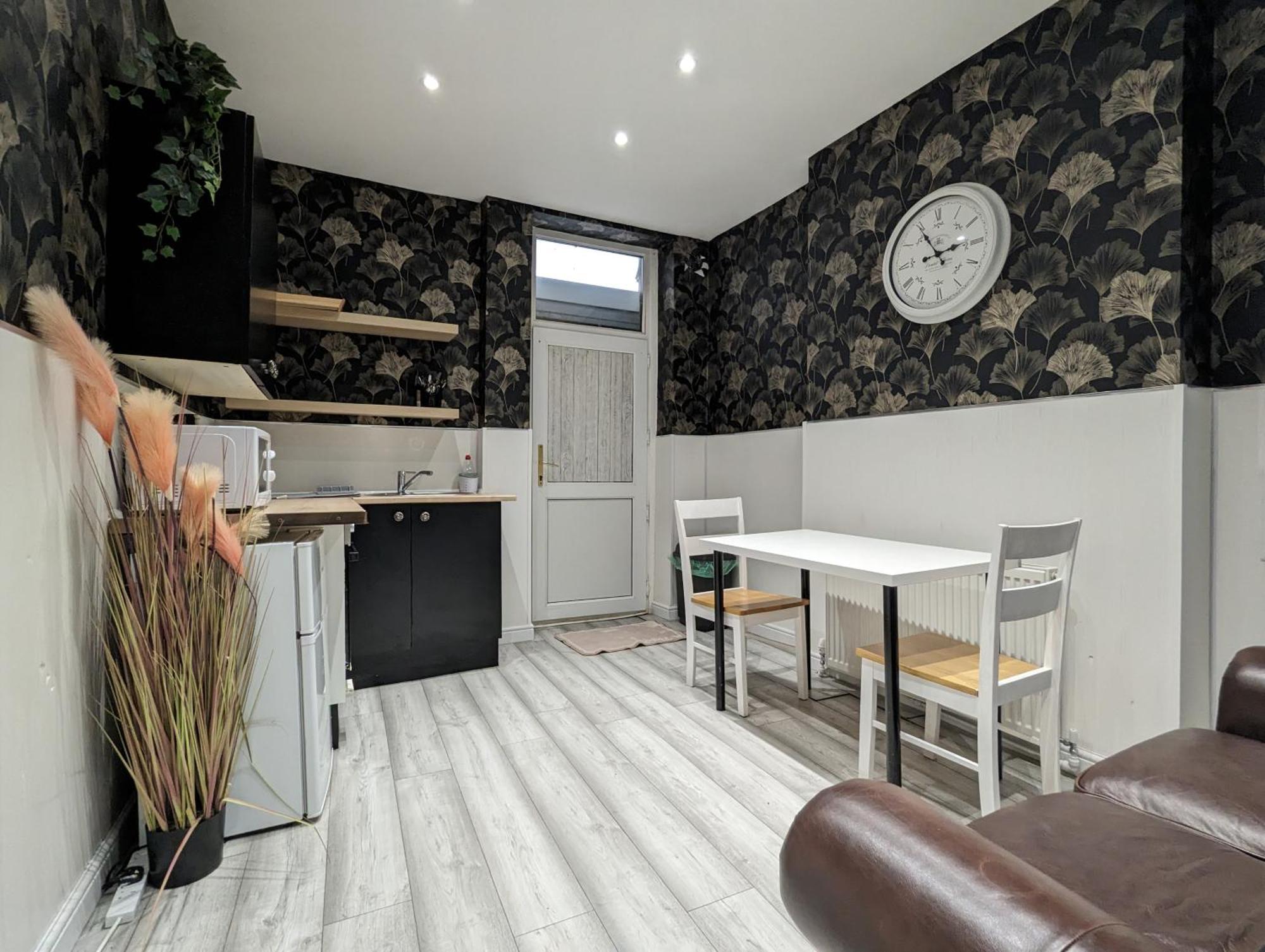 Inner-City Apartments - Basic Amenites Cardiff Dış mekan fotoğraf